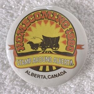 5/$35 Vintage Homecoming 1980 Stamp Around Alberta Pin Back Button
